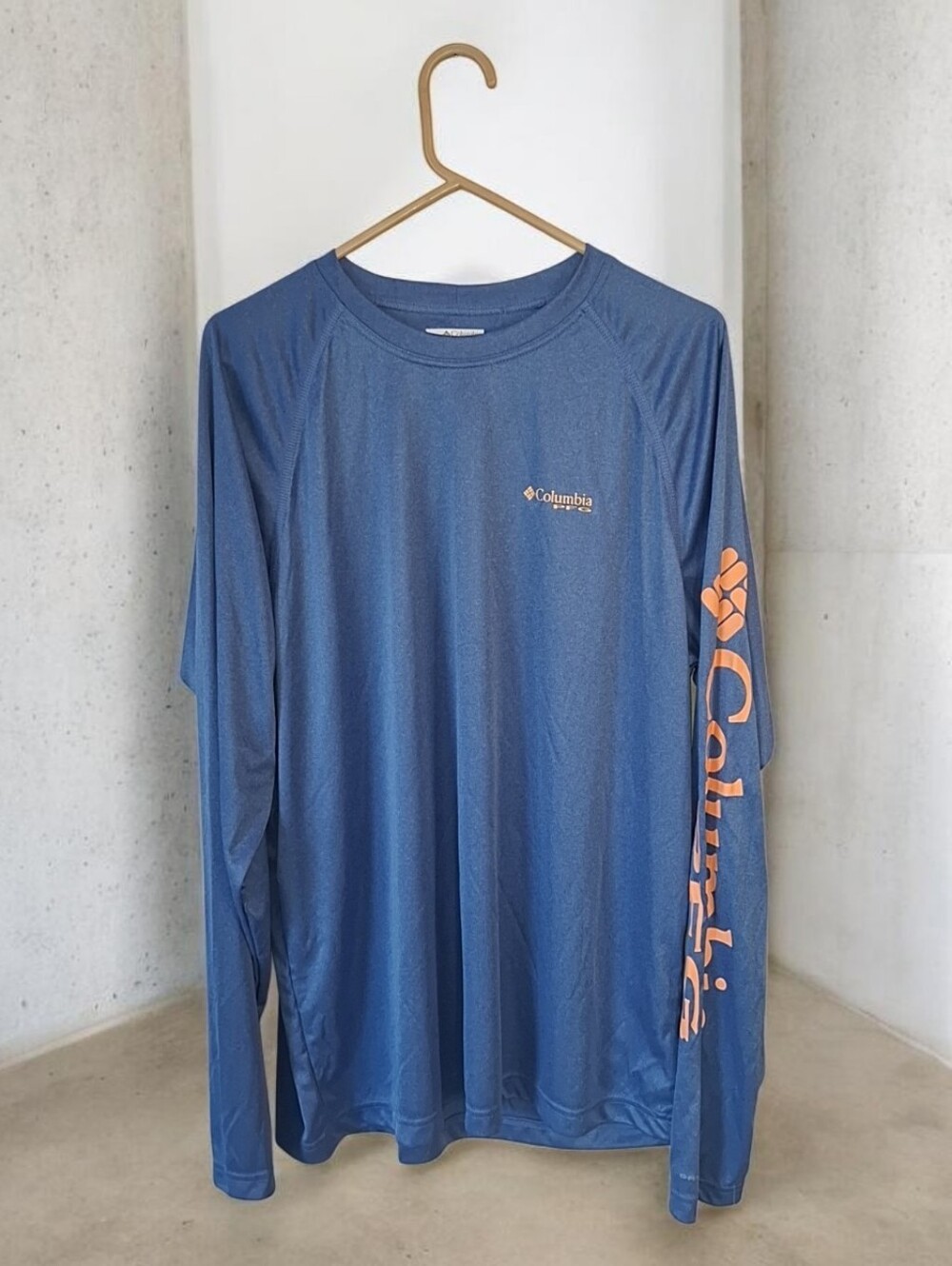 Columbia Men's Long-Sleeve Performance Tee in Navy with Orange Logo